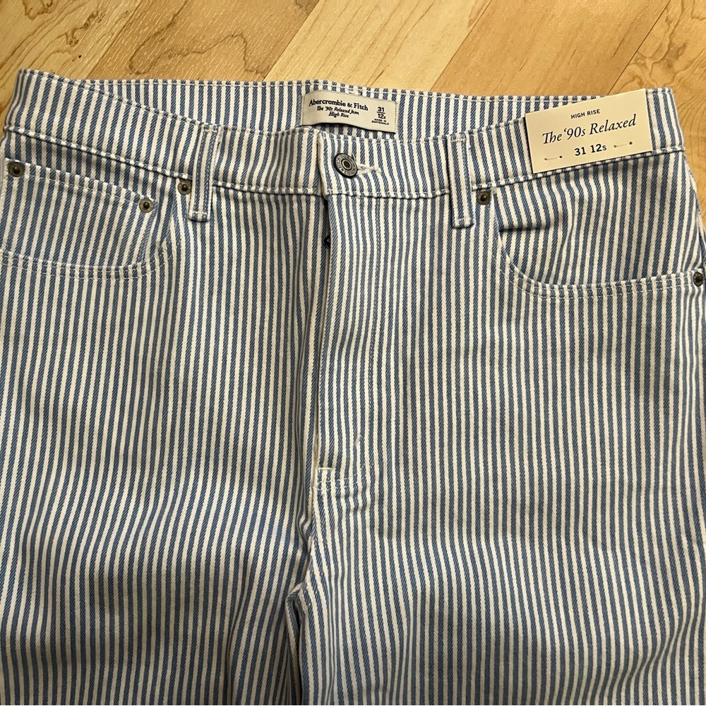 Abercrombie 90’s High Rise Relaxed